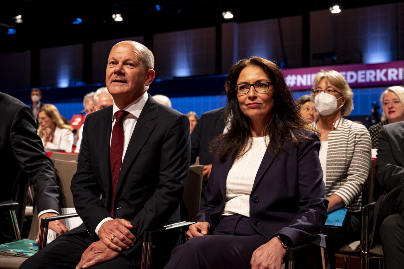 Eigene Regeln für die SPD? Bundeskanzler Olaf Scholz mit DGB-Chefin Yasmin Fahimi. Foto: picture alliance/dpa | Fabian Sommer