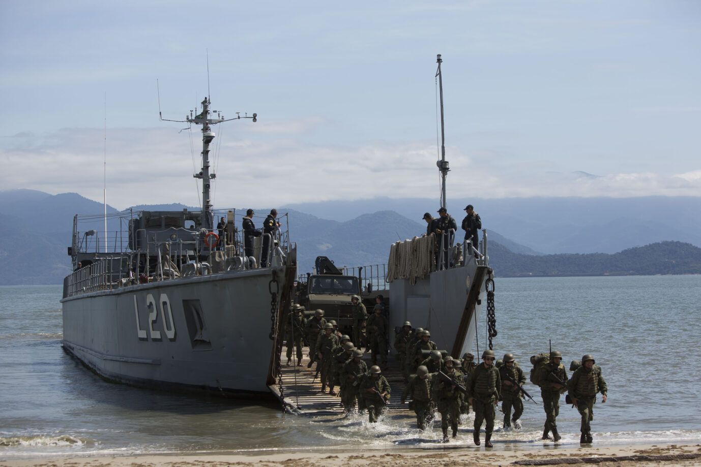 Marinesoldaten Brasiliens während eines Manövers: Das Land rüstet zur See auf (Archivbild) Foto: picture alliance/AP Images | Bruna Prado