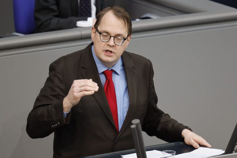 Sören Pellmann, Bundestagsabgeordneter der Linken und Kandidat für den Bundesvorsitz der Partei, will, daß Die Linke "auf die Barrikaden" geht.
