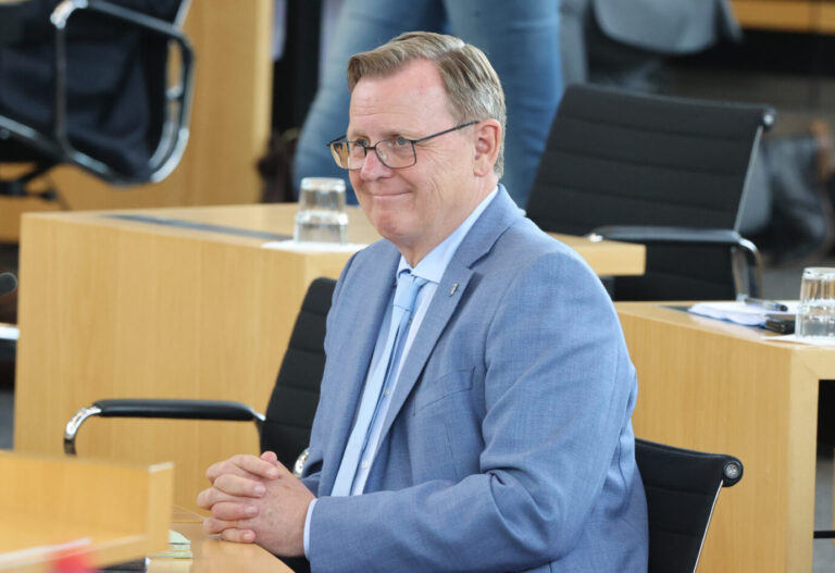 Thüringens Ministerpräsident Bodo Ramelow (Linkspartei) sitzt mit seiner Minderheitsregierung fest im Sattel, da die CDU ängstlich ist (Archivbild) Foto: picture alliance/dpa/dpa-Zentralbild | Bodo Schackow