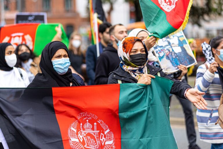 Afghanen demonstrieren in Hannover für die Aufnahme weiterer Ortskräfte der Bundeswehr. Deutschland hat mehr aufgenommen als 17 Nato-Partner zusammen