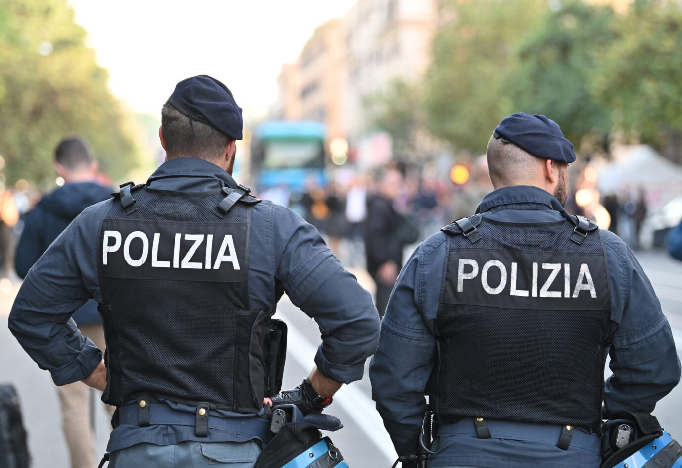 Italienische Polizisten: Sicherheitskräfte mußten gegen den Afrikaner-Mob in Paschiera vorgehen (Symbolbild) Foto: picture alliance/dpa | Johannes Neudecker
