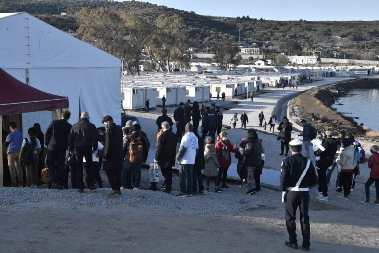 Seit Jahren ein im Fokus der Aufmerksamkeit: Das Flüchtlingslager in Moria, Griechenland Foto:picture alliance / EPA | LOUISA GOULIAMAKI / POOL