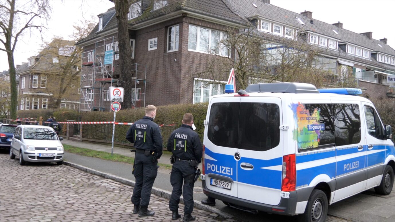 Polizeieinsatz (Symbolbild): In Dresden setzte die Täter Buttersäure in einer Anwaltskanzlei frei