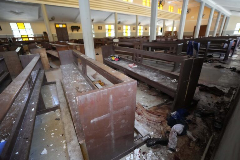 Verwüstete Kirche nach dem Anschlag in Nigeria: Haß auf Christen ist das Motiv Foto: picture alliance / ASSOCIATED PRESS | Sunday Alamba