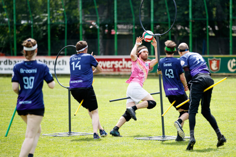 Quidditch-Spiel in Braunschweig: Deutschland ist eine der führenden Nationen im Harry-Potter-Sport Foto: picture alliance/dpa | Michael Matthey