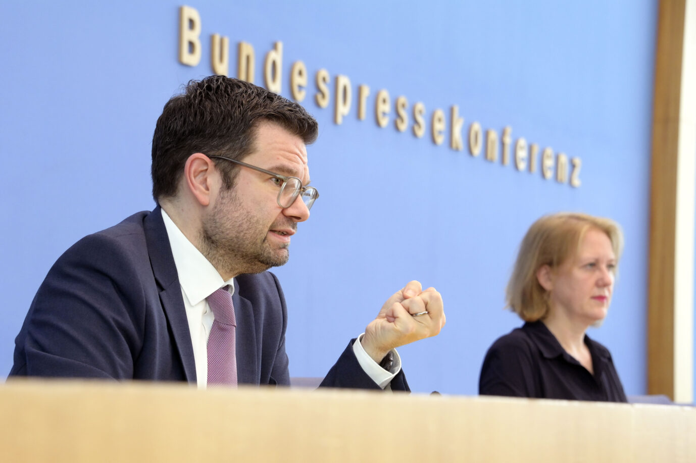 Bundesjustizminister Marco Buschmann (FDP) und Bundesfamilienministerin Lisa Paus (Grüne) bei der Vorstellung des Selbstbestimmungsgesetzes