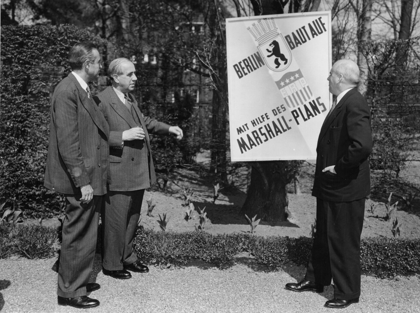 Der Marschallplan regelte den Wiederaufbau in Westdeutschland und Westberlin nach dem Zweiten Weltkrieg Foto: picture alliance / AP | -