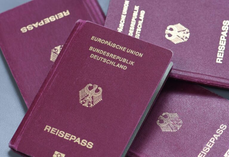 Deutscher Reisepass: Die Zahl der Einbürgerungen steigen (Symbolbild) Foto: picture alliance / Winfried Rothermel | Winfried Rothermel