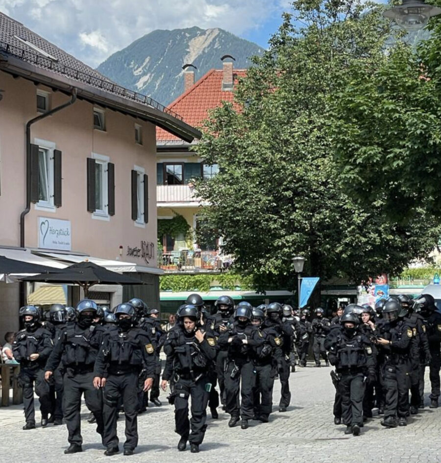 Garmisch-Partenkirchen steht ganz im Zeichen der Proteste gegen den G7-Gipfel und entsprechender Schutzmaßnahmen Foto: JF 