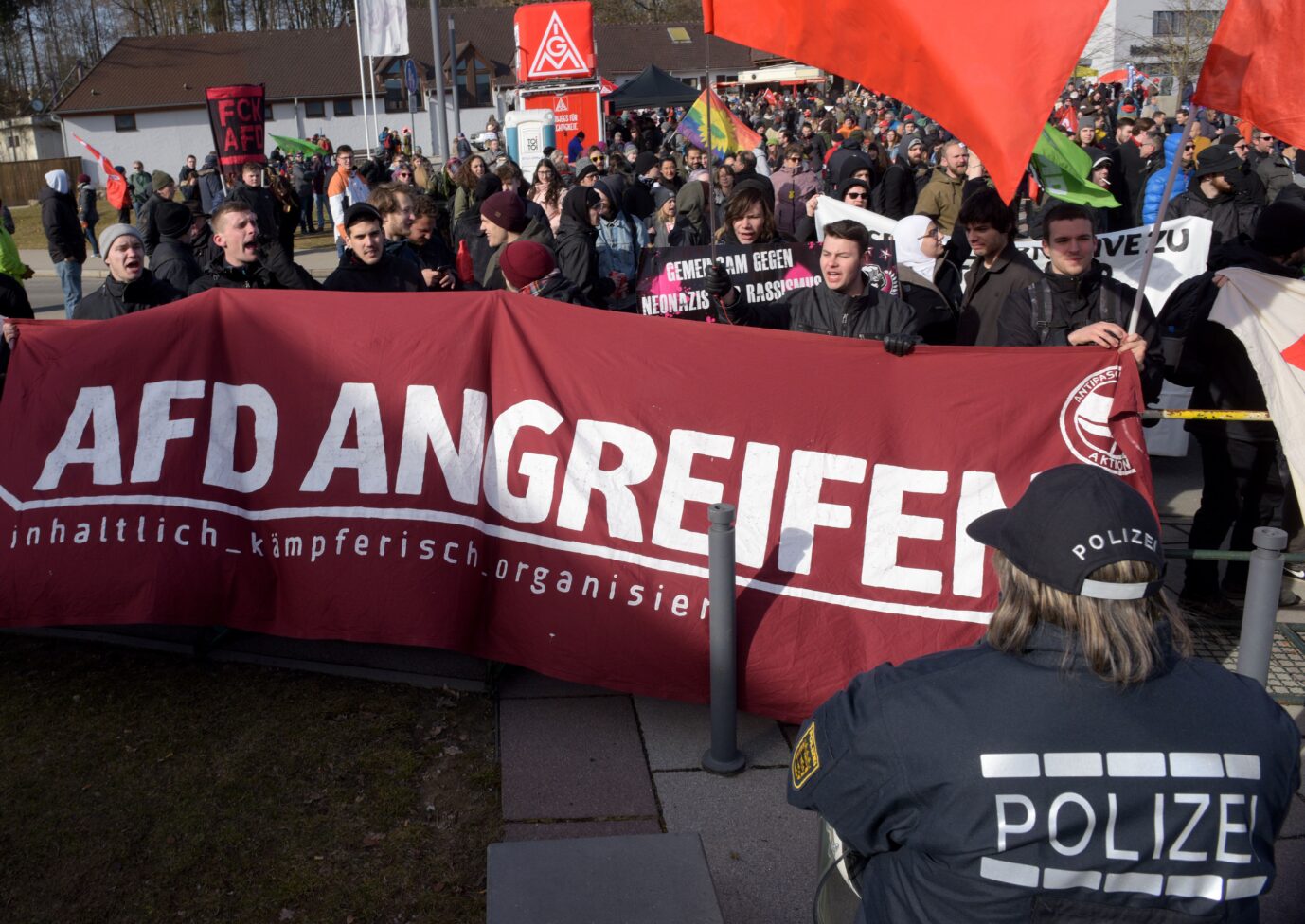 Anti-AfD-Demonstration: Keine andere Partei wurde so häufig Opfer von Gewalt Foto: picture alliance/dpa | Stefan Puchner