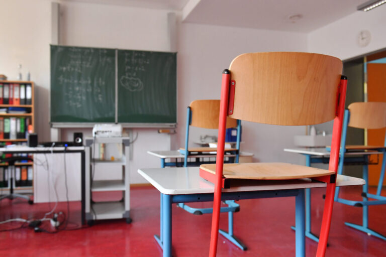 Klassenzimmer: Eine willkürliche Zuwanderungspolitik hat vielen Schulen Klassen beschert, in denen Schüler deutscher Muttersprache Randgruppen sind