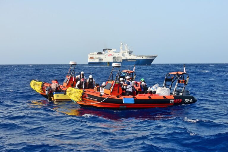 Immer wieder kommen Migranten aus Nordafrika über das Mittelmeer nach Süditalien Foto: picture alliance / Daniel Kubirski | Daniel Kubirski