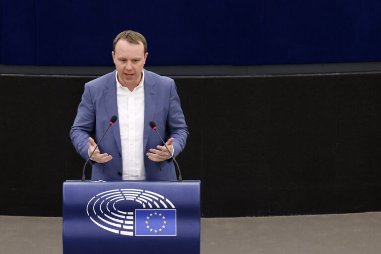 Der EU-Abgeordnete Daniel Freund (Grüne): Ungarn dürfe kein Geld mehr aus Brüssel erhalten