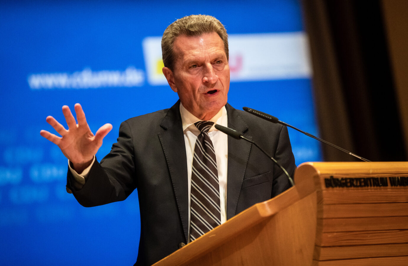 Günther Oettinger (CDU) sieht düstere Zeiten auf Deutschland zukommen Foto:picture alliance/dpa | Christoph Schmidt
