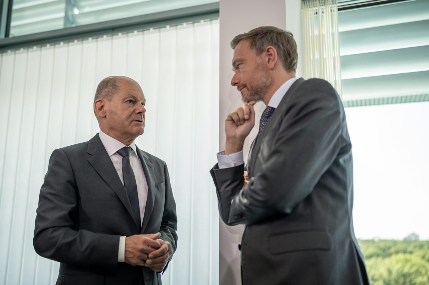 Kanzler Olaf Scholz (SPD) und Bundesfinanzminister Christian Lindner (FDP): An den eigentlichen Inflationsursachen könnte nur eine vernünftige Energie- und Geldpolitik etwas ändern