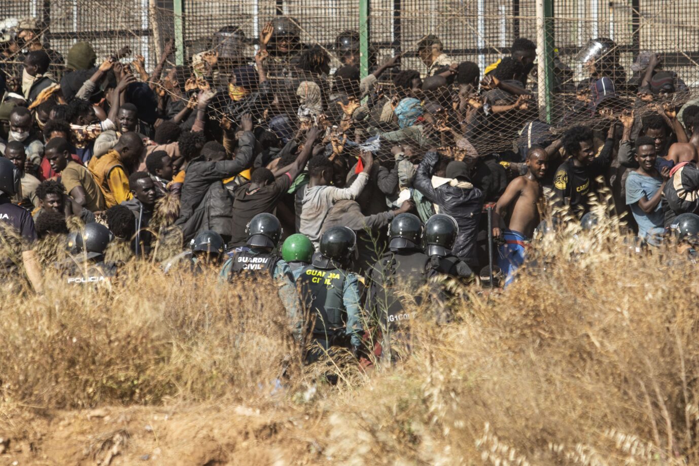 Der Anstrum von 2000 Migranten auf Melilla am 24. Juni stellte die Grenzschützer vor Herausforderungen. Nun sind 33 verurteilt worden. Ein weiterer Prozess folgt.