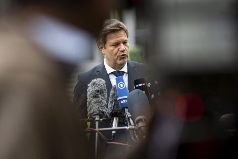 Robert Habeck: Der Wirtschaftsminister hat wenig Verständnis für Gazprom Foto: picture alliance/dpa | Fabian Sommer