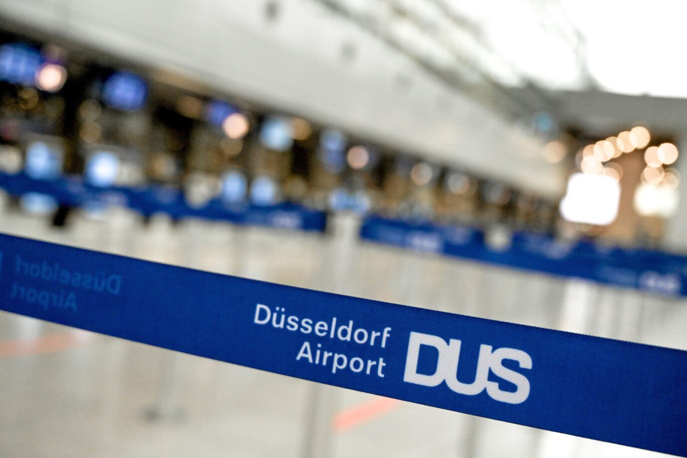 Flughafen Düsseldorf (Symbolbild) Foto: picture alliance/EPA-EFE | SASCHA STEINBACH