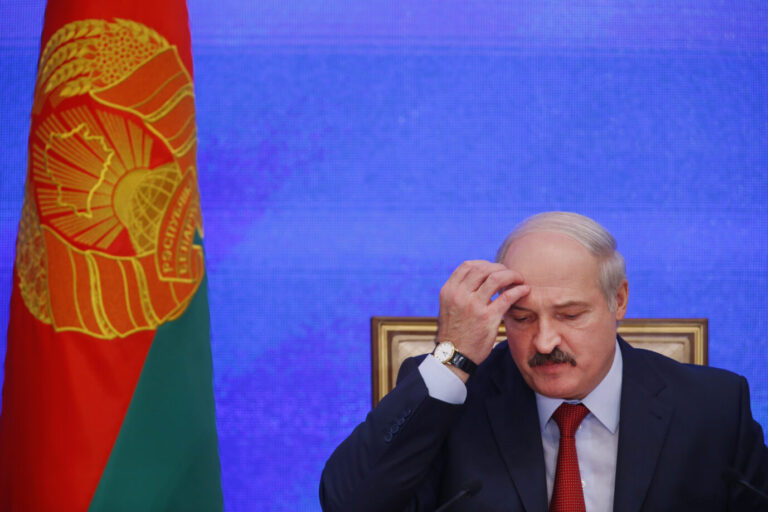 Der weißrussische Diktator Alexander Lukaschenko wägt genau ab: Belarus sitzt zwischen den Stühlen (Archivbild) Foto: picture alliance / AP Images | Sergei Grits