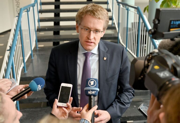Kritik an Ministerpräsident Daniel Günther (CDU) nicht erlaubt? Wie unabhängig berichtet der NDR? Schwere Vorwürfe gegen die ARD-Anstalt