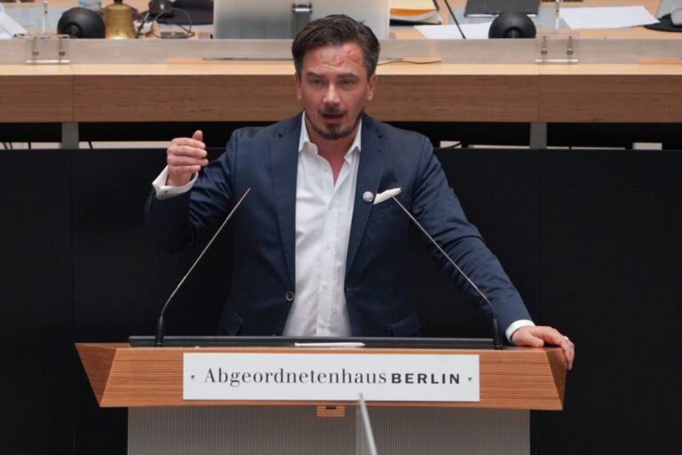Marcel Luthe (Archiv): Der Berliner Politiker macht Gesundheitsminister Lauterbach schwere Vorwürfe Foto: picture alliance/dpa | Jörg Carstensen