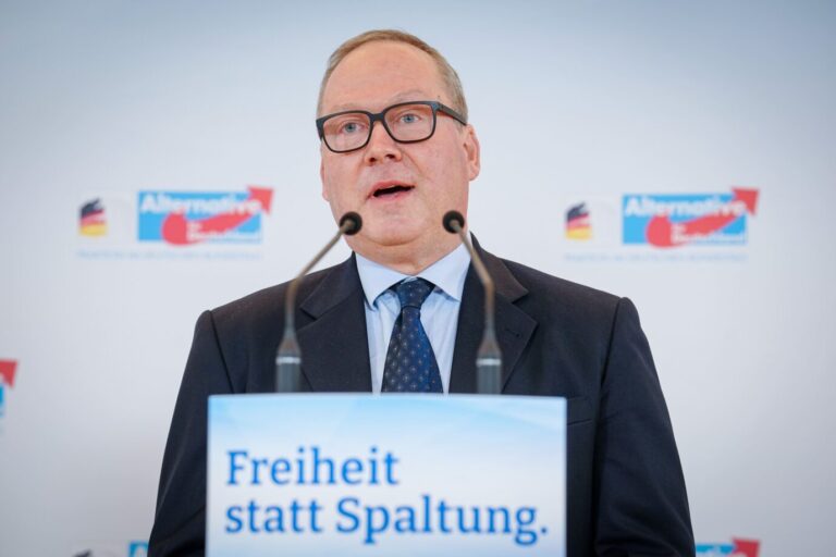 Der Ökonom Max Otte bei seiner Vorstellung als Bundespräsidenten-Kandidat der AfD am 25. Januar. Die CDU hat den Finanzexperten nun ausgeschlossen.