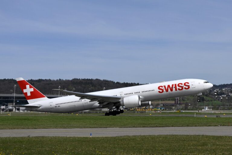 Trotz Infektionsschutzgesetz: Auch auf Flügen von und nach Deutschland gilt bei der Airline Swiss nun keine Maskenpflicht mehr.