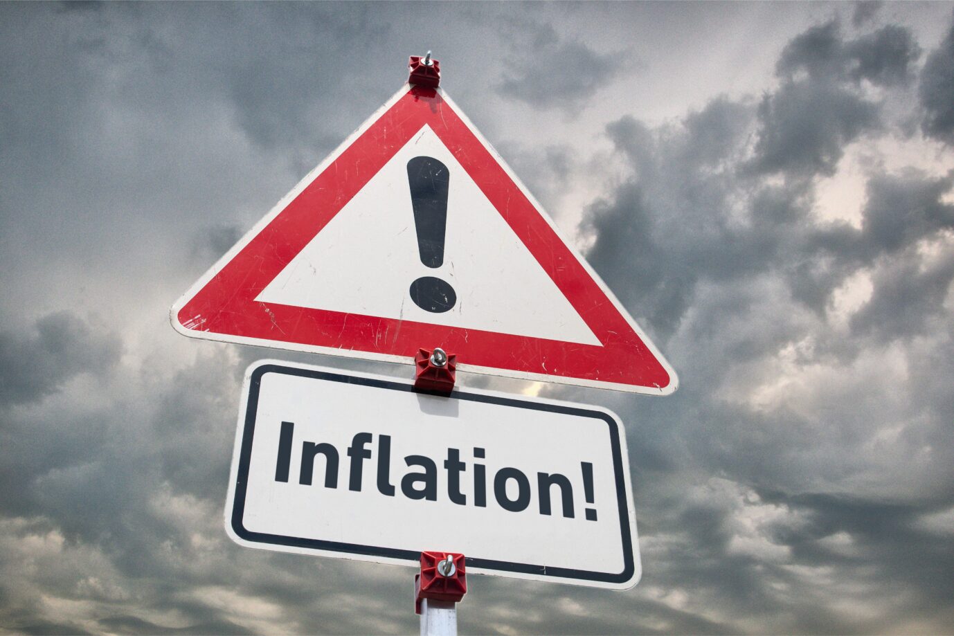 Die Sparkassen sehr die Sparfähigkeit der Deutschen durch die Inflation in Gefahr.
