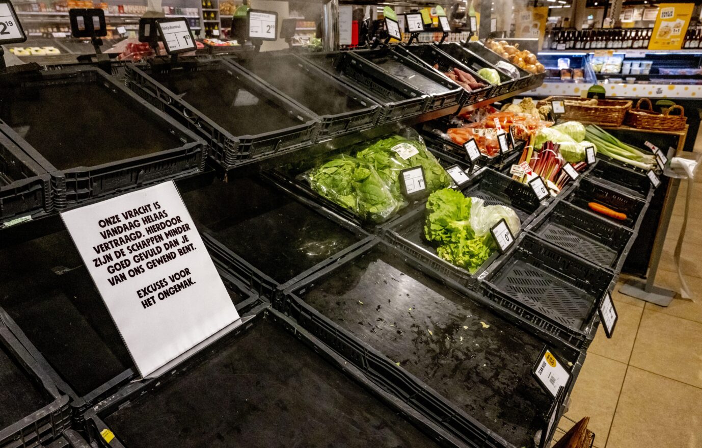 Leeres Supermarktregal : Branche in der Krise Foto: picture alliance / ROBIN UTRECHT | ROBIN UTRECHT