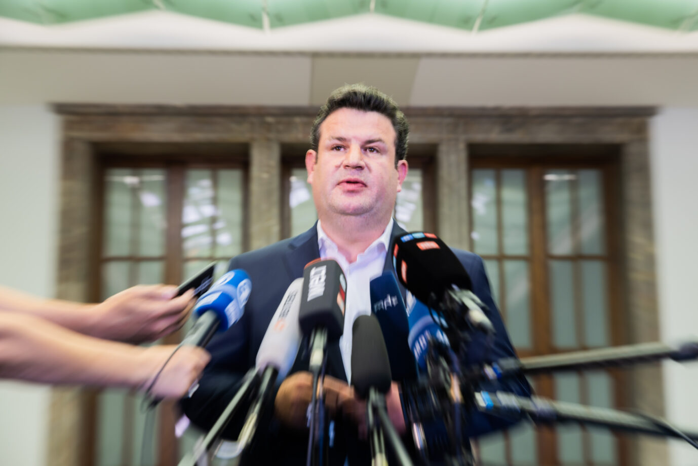 Das geplante Bürgergeld von Bundesarbeitsminister Hubertus Heil (SPD) polstert die soziale Hängematte noch besser Foto: picture alliance/dpa | Christoph Soeder