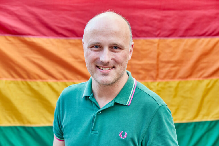 Der "Queer"-Beauftragte der Bundesregierung, Sven Lehmann, hält einen weitreichenden Maßnahmenkatalog gegen "Queer"-Feindlichkeit für notwendig Foto: picture alliance/dpa | Georg Wendt