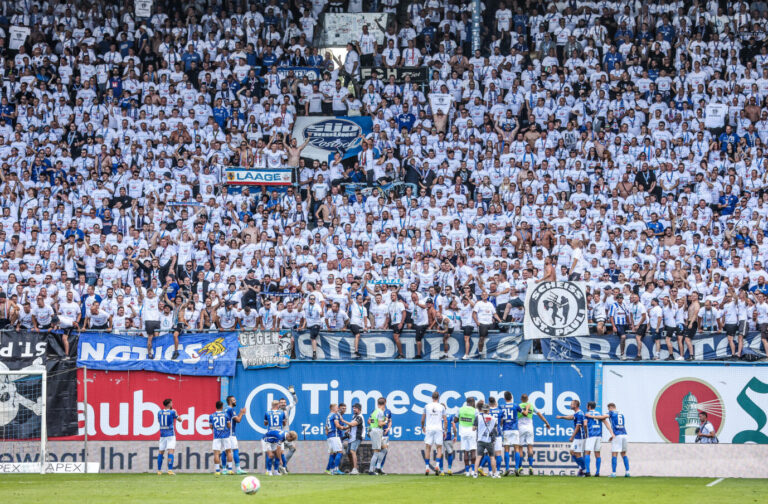 Die Fans des FC Hansa Rostock sind bekannt für ihre leidenschaftliche Unterstützung, genau wie für provokante Parolen Foto: picture alliance/dpa | Sebastian Heger