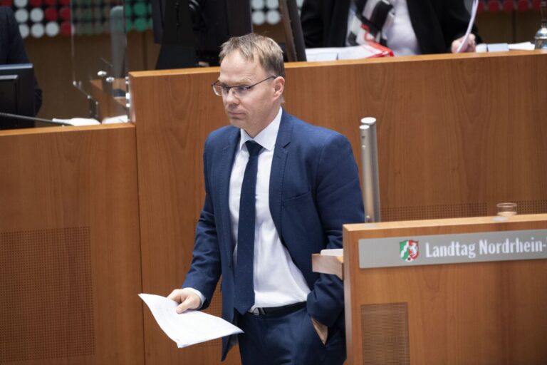 Der bisherige AfD-Abgeordnete Christian Blex im Landtag von Nordrhein-Westfalen, hier im Düsseldorfer Landesparlament (Archiv), ist aus seiner Partei und Fraktion ausgetreten.