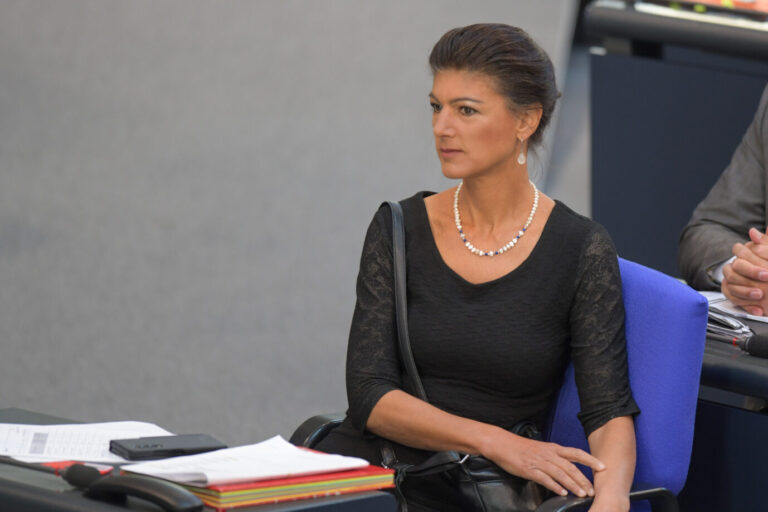 Sahra Wagenknecht (Linke) sitzt im Bundestag
