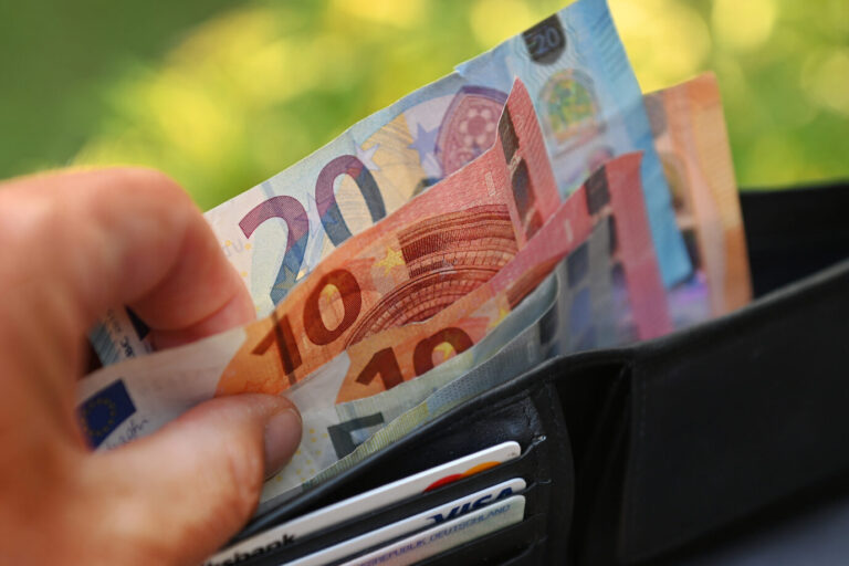 Bargeld: Viele Deutschen schätzen Schnelligkeit und Anonymität dieses Zahlungsmittels