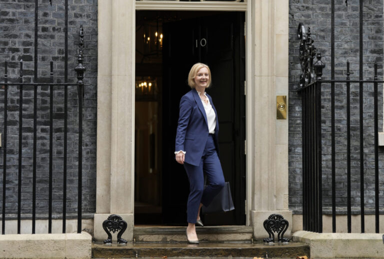 Liz Truss ist die neue Frau in Downing Street 10 Foto: picture alliance / ASSOCIATED PRESS | Frank Augstein