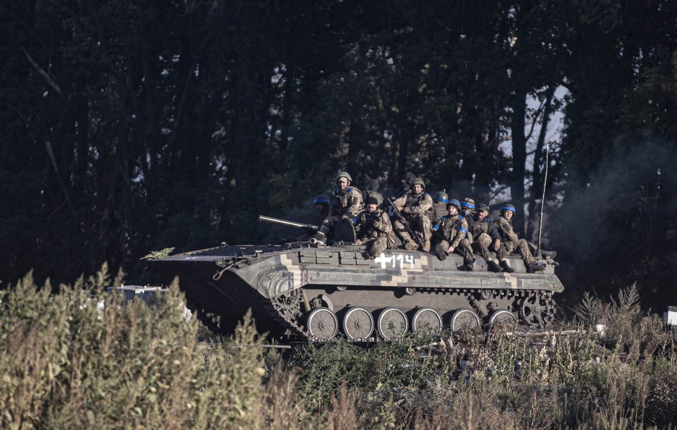 Ukrainische Soldaten nach der Eroberung einiger Städte in Charkiw Foto: picture alliance / AA