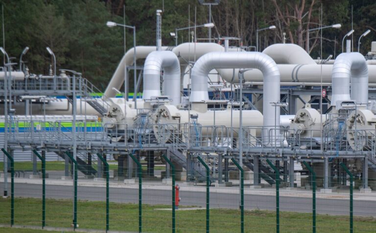 Rohrsysteme und Absperrvorrichtungen in der Gasempfangsstation der Ostseepipeline Nord Stream 2. Jetzt hat ein Druckabfall die Gasleitung lahmgelegt.