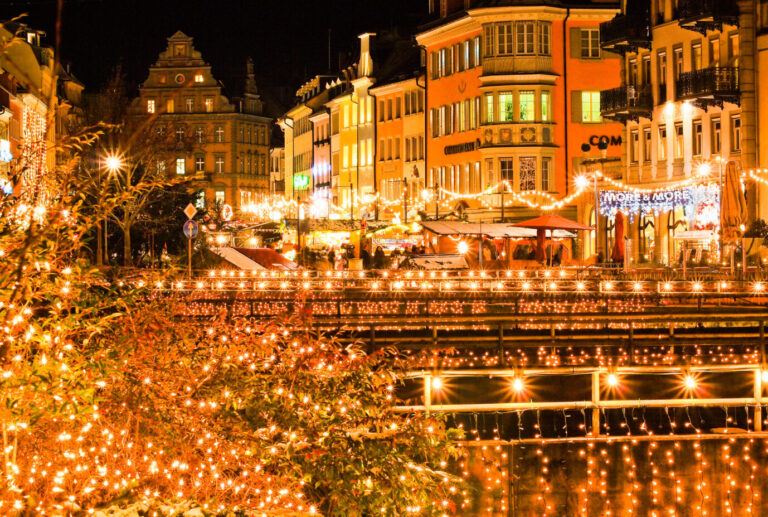 Konstanz erstrahlt in seiner Weihnachtsbeleuchtung: Die Deutsche Umwelthilfe schlägt vor, in hiesigen Städten nur noch einen einzelnen Baum zu beleuchten