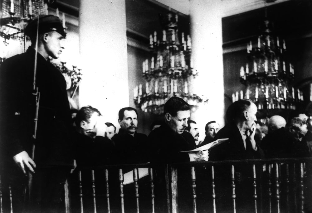 Moskauer Schauprozess, Sommer 1928: Hyperrealiltät schafft eine artifizielle Wirklichkeit – das Reale verschwindet