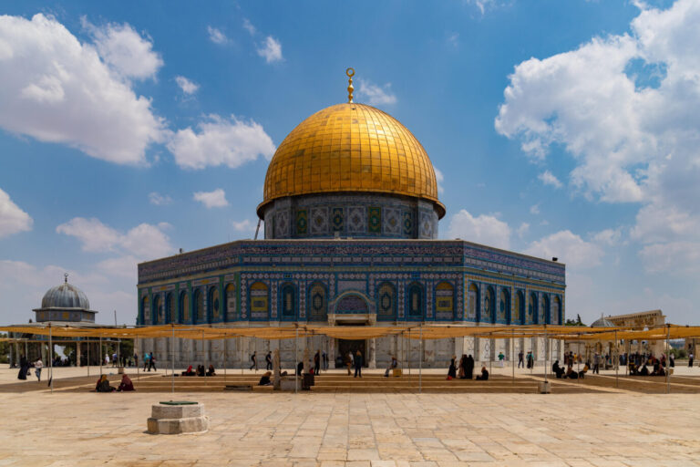 Der Felsendom mit der goldenen Kuppel steht in der israelischen Hauptstadt Jerusalem.