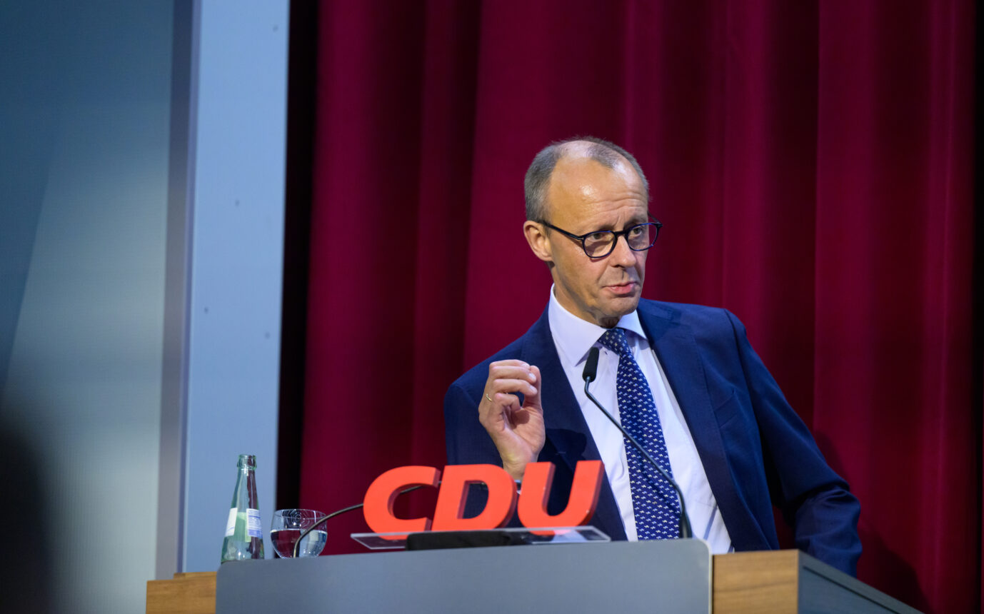 CDU-Chef Friedrich Merz: Deutschland habe ein großes soziales Netz, das Anreize für Einwanderer setze