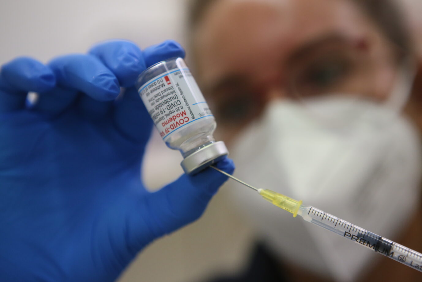 Corona-Vakzin: Die großen Impfstoffhersteller Pfizer, Biontech oder Moderna haben nie behauptet, daß ihr Wirkstoff dauerhaft vor Ansteckung und Weitergabe von Sars-CoV-2 schützt