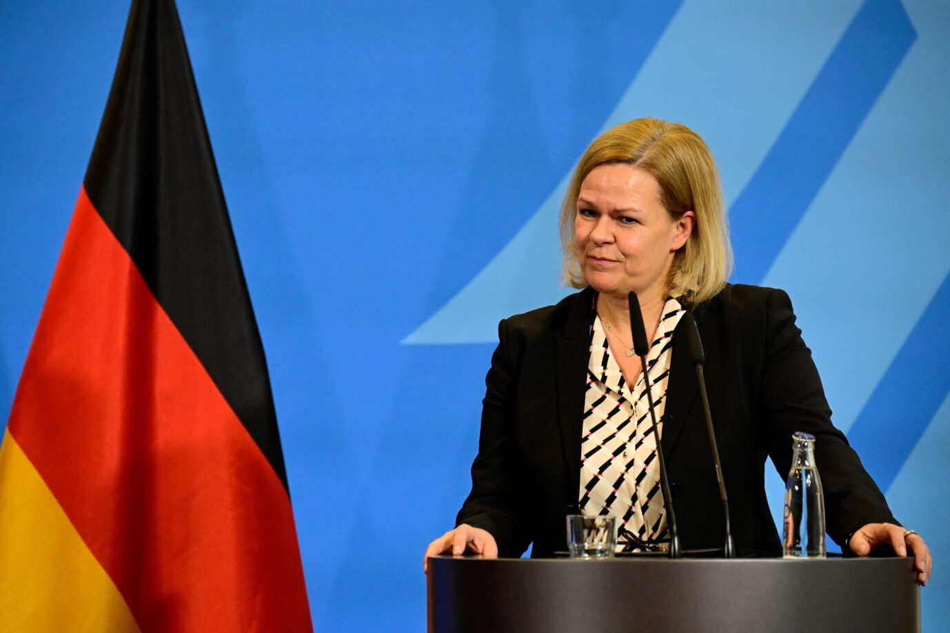 Bundesinnenministerin Nancy Faeser (SPD): Sie plant nicht mehr und nicht weniger als einen Putsch von oben gegen den Souverän des deutschen Grundgesetzes, das Staatsvolk