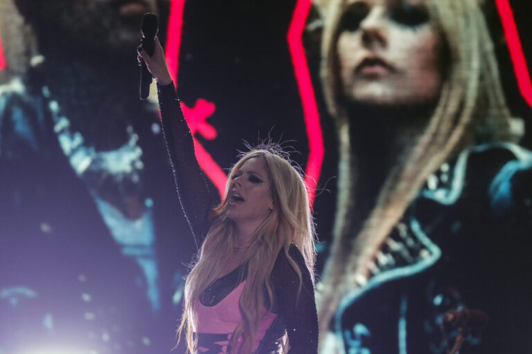 Sängerin Avril Lavigne: Die Pop-Punk-Ikone hat sich mit ihrem neuen Album „Love Sux“ Platz sechs der deutschen Albumcharts erkämpft
