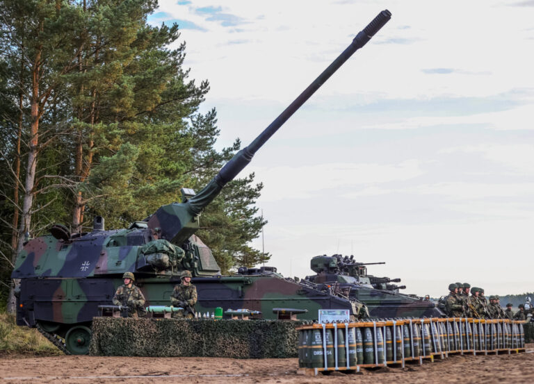 Panzerhaubitze 2000: Der Bundeswehr geht die Munition aus Foto: picture alliance / EPA | FRIEDEMANN VOGEL