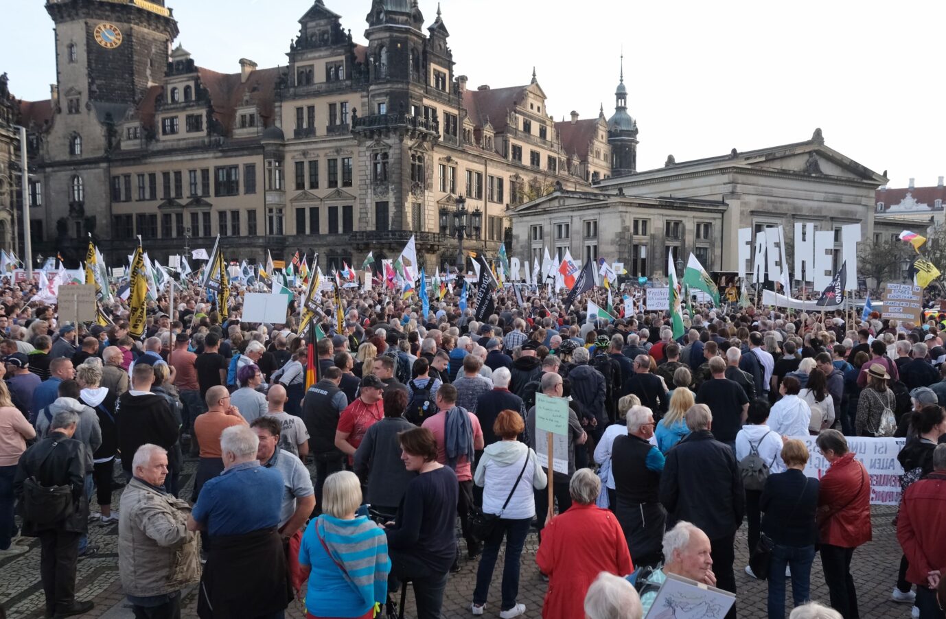 Ein Fall für den Verfassungsschutz? Protest gegen die Energiepolitik vergangene Woche auf dem Theaterplatz in Dresden.