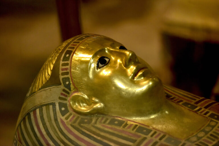 Sarkophagdeckel einer Mumie (Symbolbild): Klima-Kleber in Spanien protestieren in einem Museum gegen den Klimagipfel in Ägypten