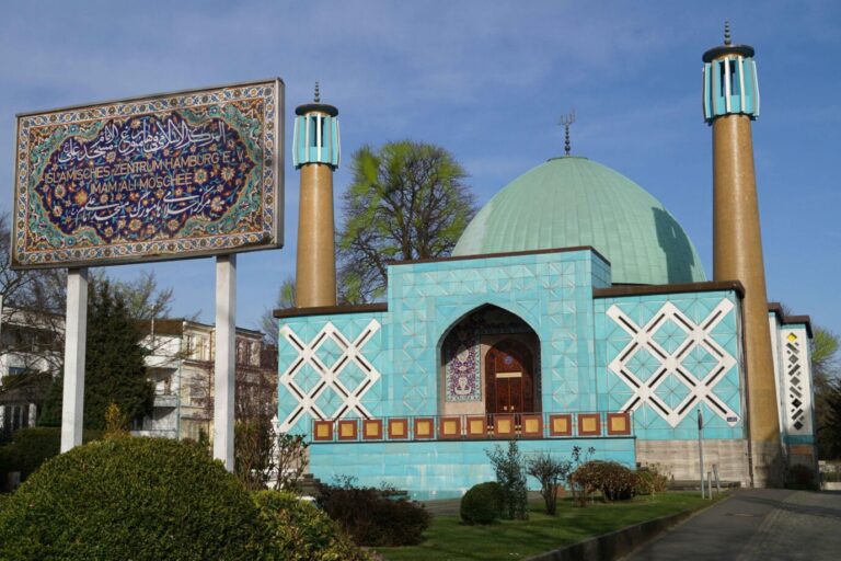 Die Blaue Moschee in Hamburg gilt als ein bedeutendes Zentrum für den Einfluß iranischer Mullahs in Deutschland